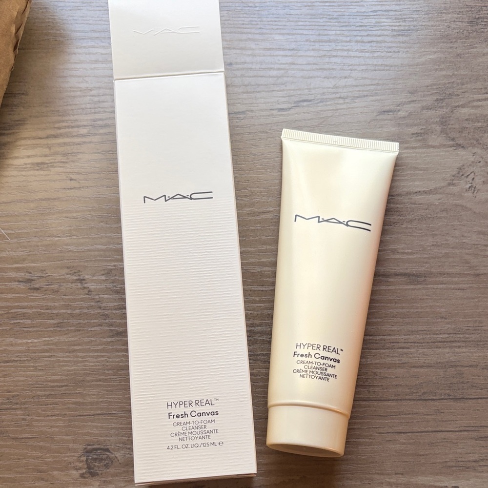 New MAC Hyper Real Fresh Canvas Cream to Foam Cleanser (4.2 oz)